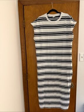 Abercrombie & Fitch White and Black Striped Maxi Dress